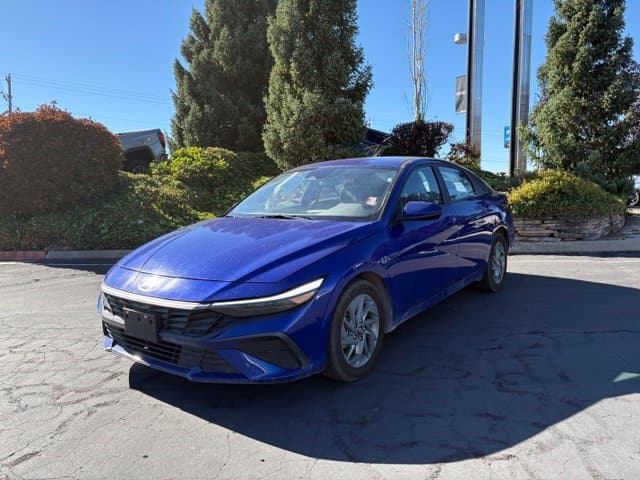 2024 Hyundai Elantra SEL — photo 1 of 10