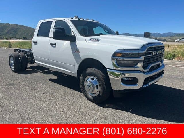 2026 RAM 3500 TRADESMAN CREW CAB CHASSIS 4X4 60' CA — photo 1 of 40