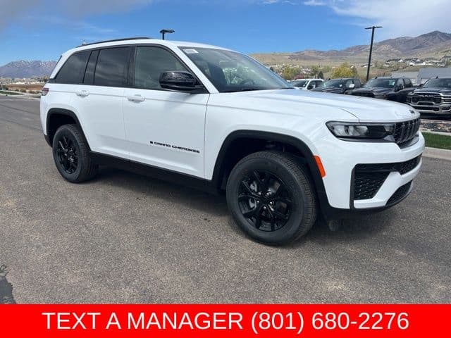 2026 Jeep Grand Cherokee LAREDO ALTITUDE 4X4 — photo 1 of 42