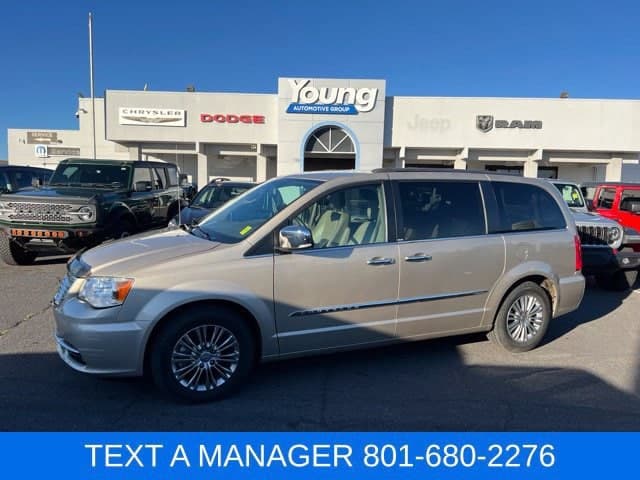 2014 Chrysler Town & Country Touring-L — photo 1 of 32