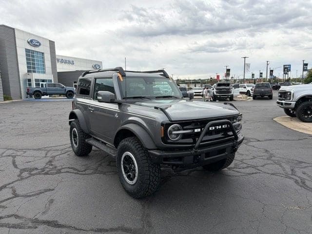 2023 Ford Bronco Base — photo 1 of 24
