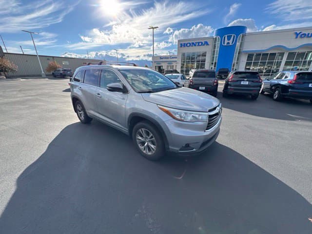 2015 Toyota Highlander Base — photo 1 of 34