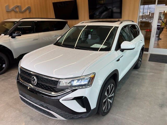 2022 Volkswagen Taos Base — photo 1 of 24