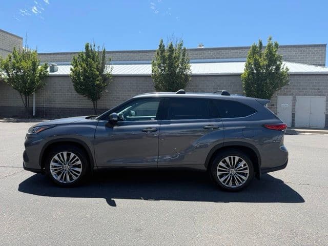 2021 Toyota Highlander Platinum — photo 1 of 42