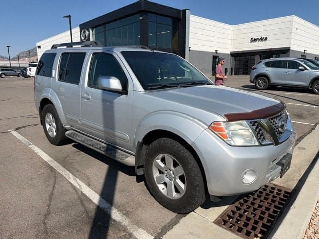 2012 Nissan Pathfinder SV 4x4 — photo 1 of 2
