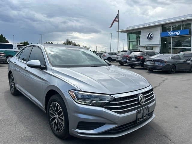 2020 Volkswagen Jetta SE — photo 1 of 31