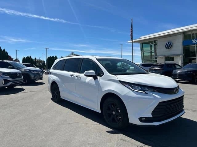 2026 Toyota Sienna Woodland Edition — photo 1 of 28