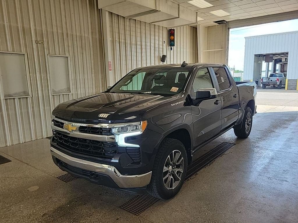 2023 Chevrolet Silverado 1500 LT — photo 1 of 21