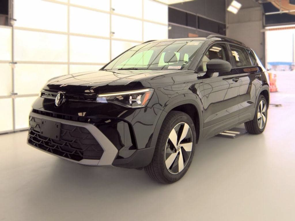 2025 Volkswagen Taos 1.5T S — photo 1 of 15