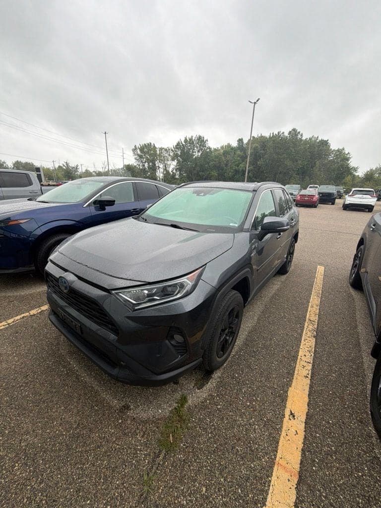 2021 Toyota RAV4 Base — photo 1 of 19