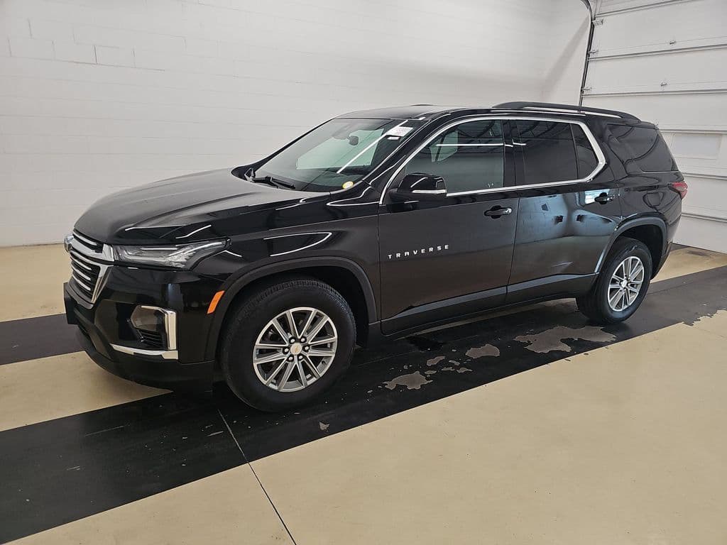 2023 Chevrolet Traverse LT — photo 1 of 15