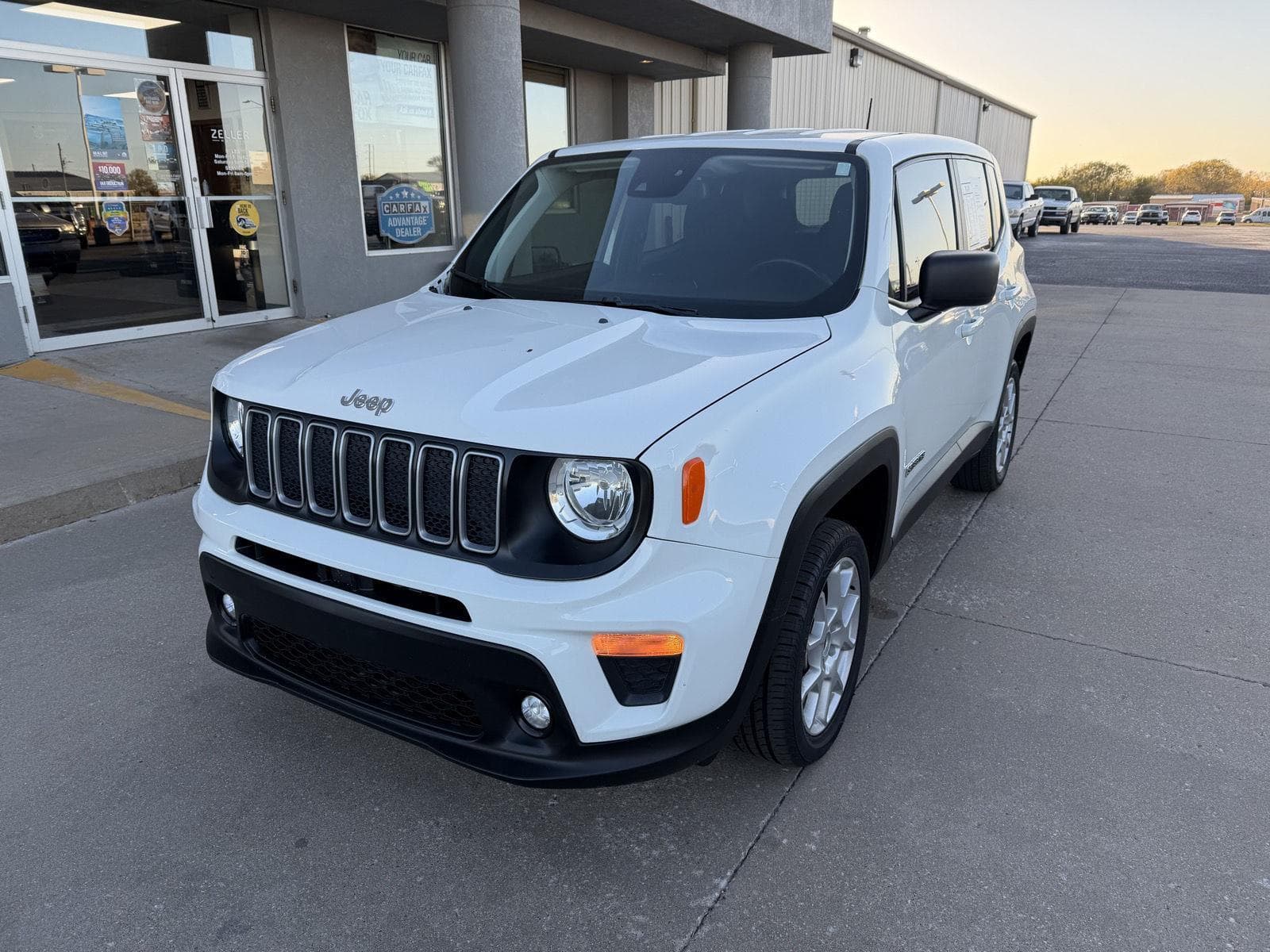 2022 Jeep Renegade Latitude — photo 1 of 42
