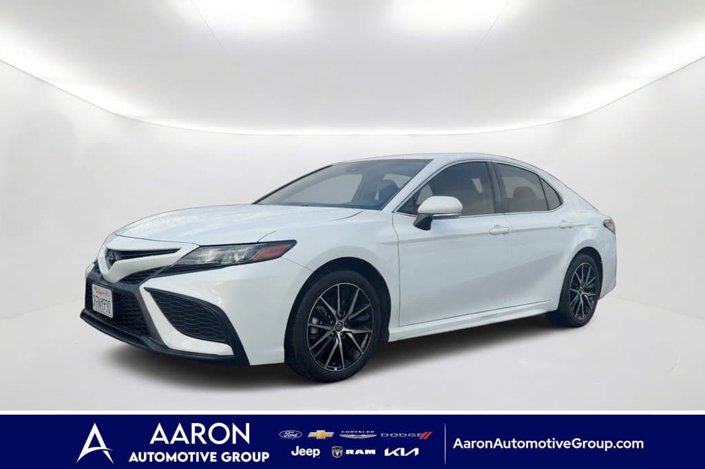 2023 Toyota Camry SE — photo 1 of 22