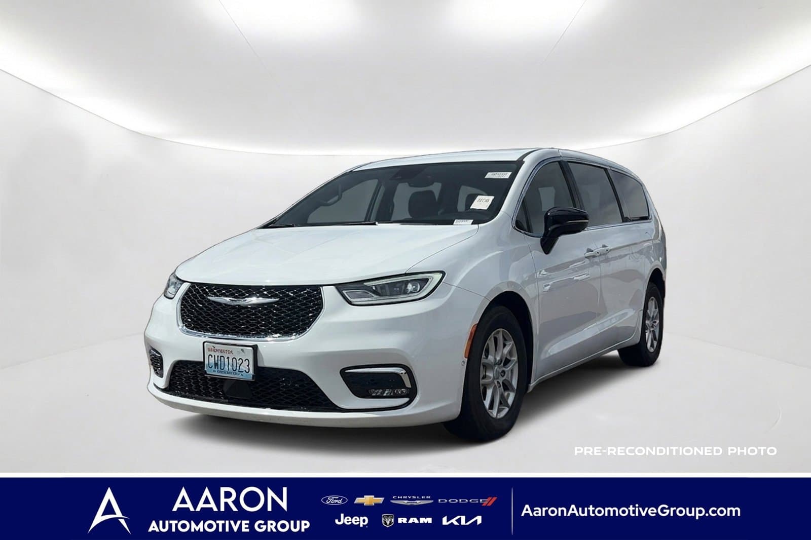 2026 Chrysler Pacifica Select — photo 1 of 22