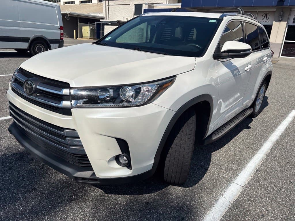 2019 Toyota Highlander Limited — photo 1 of 6