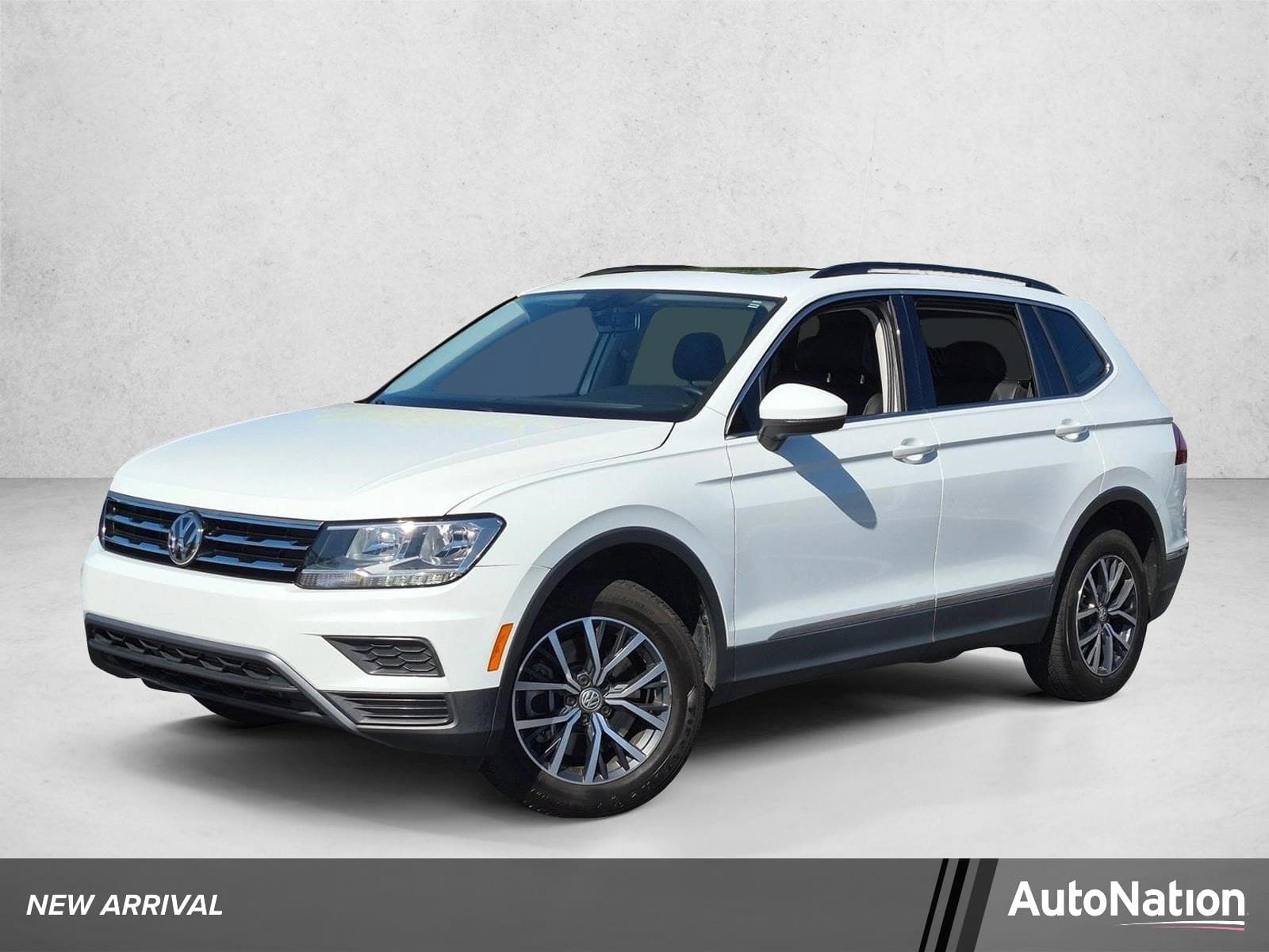 2020 Volkswagen Tiguan SE — photo 1 of 23