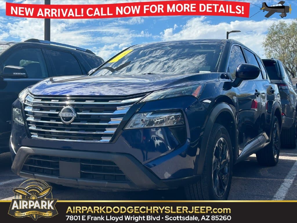 2025 Nissan Rogue SV — photo 1 of 11