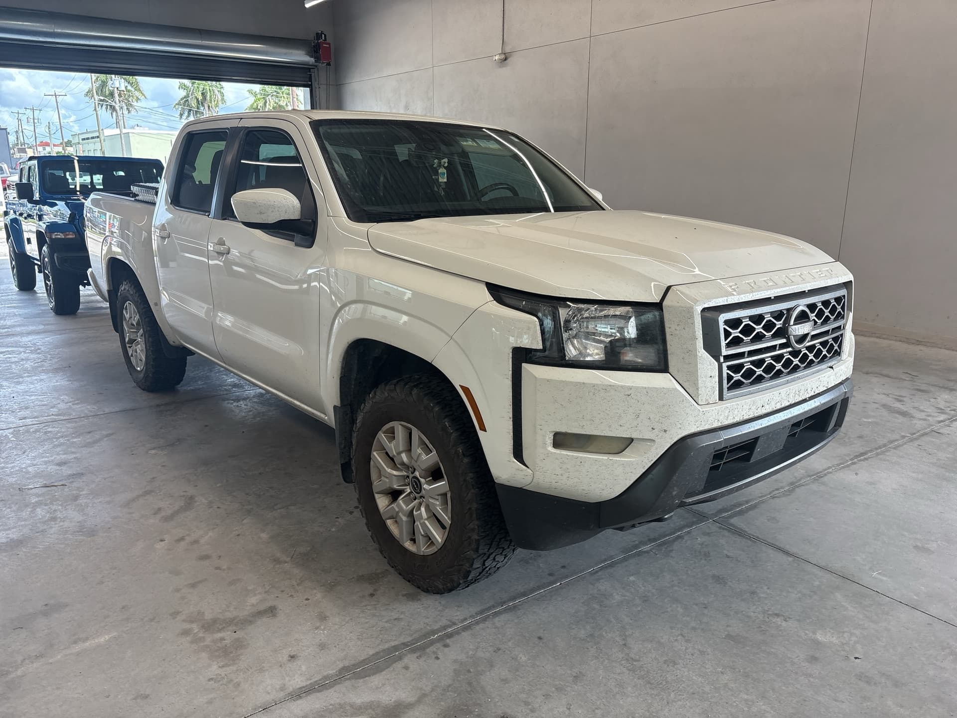 2023 Nissan Frontier SV — photo 1 of 3