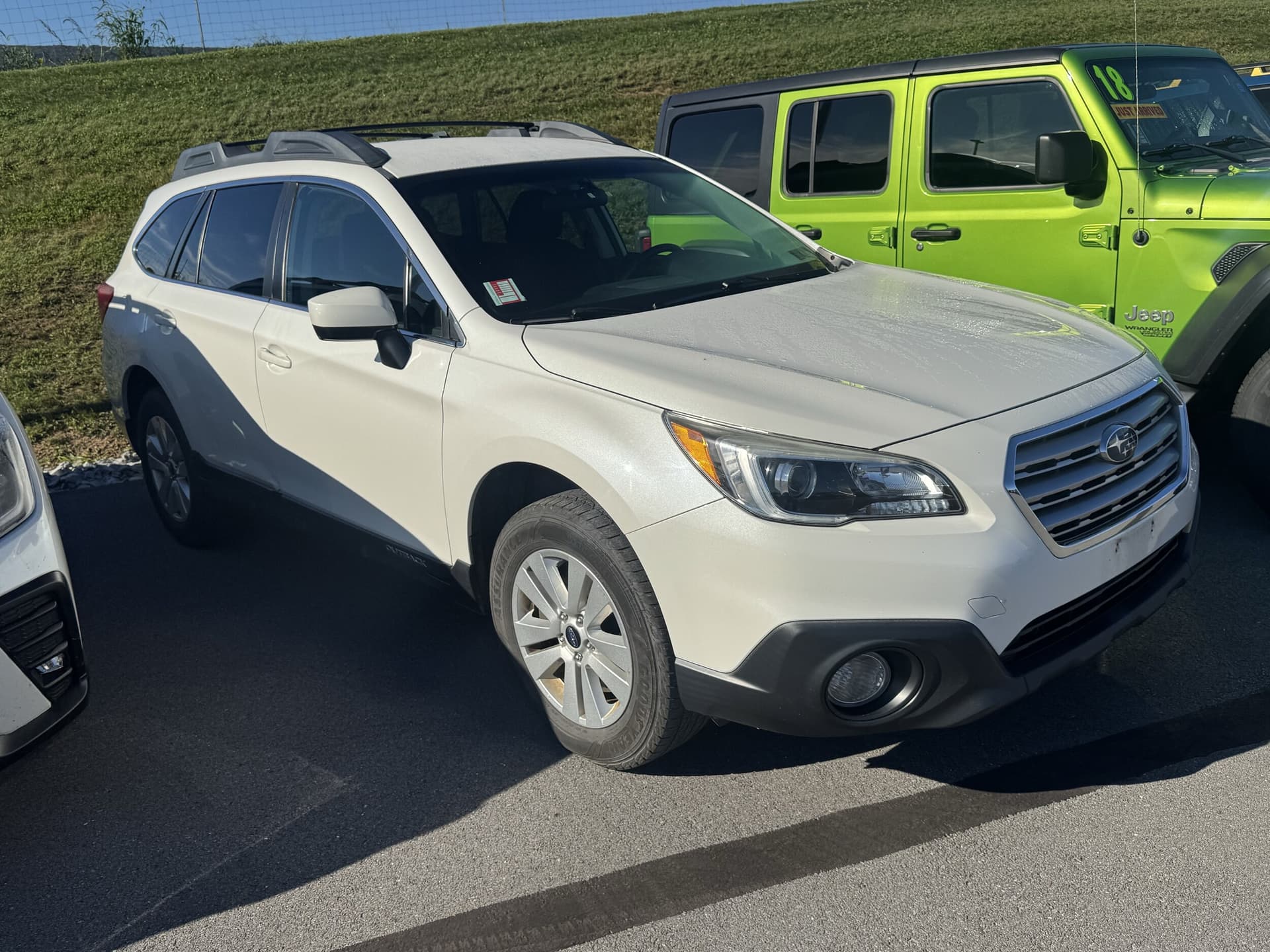 2017 Subaru Outback Base — photo 1 of 3