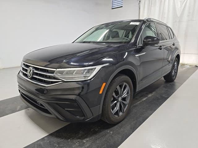 2023 Volkswagen Tiguan SE — photo 1 of 16
