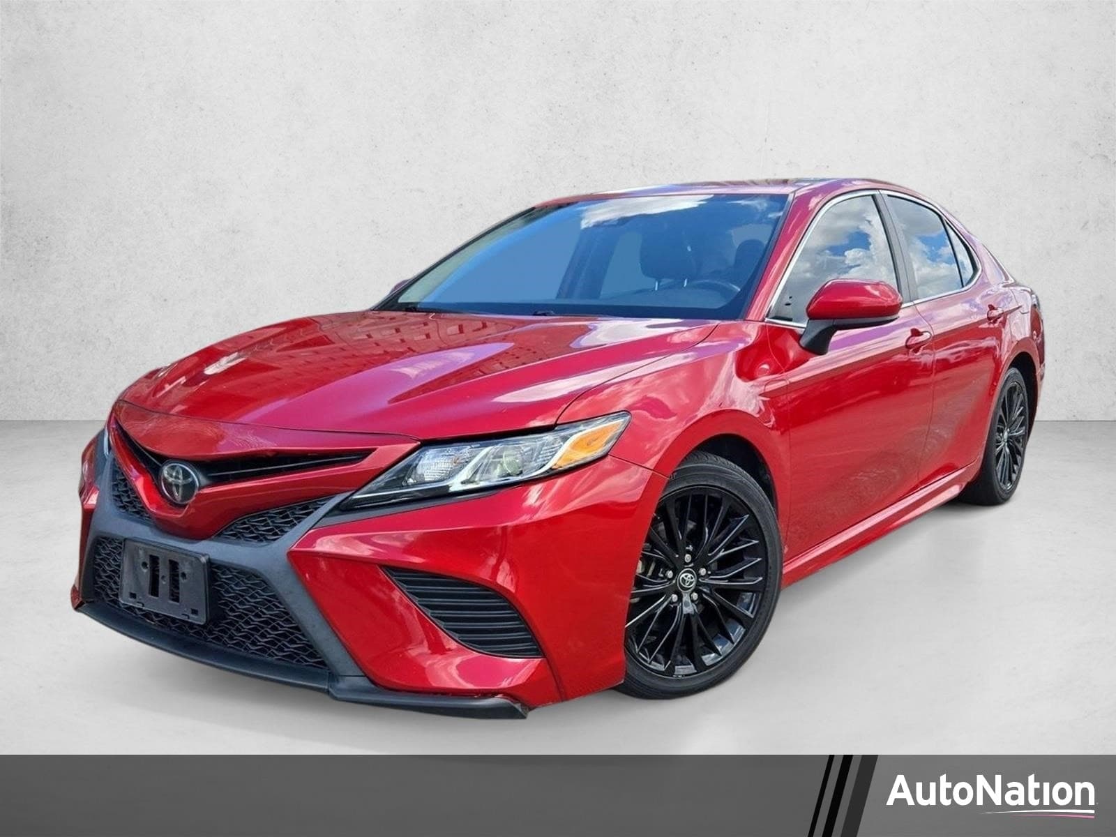 2019 Toyota Camry SE — photo 1 of 15