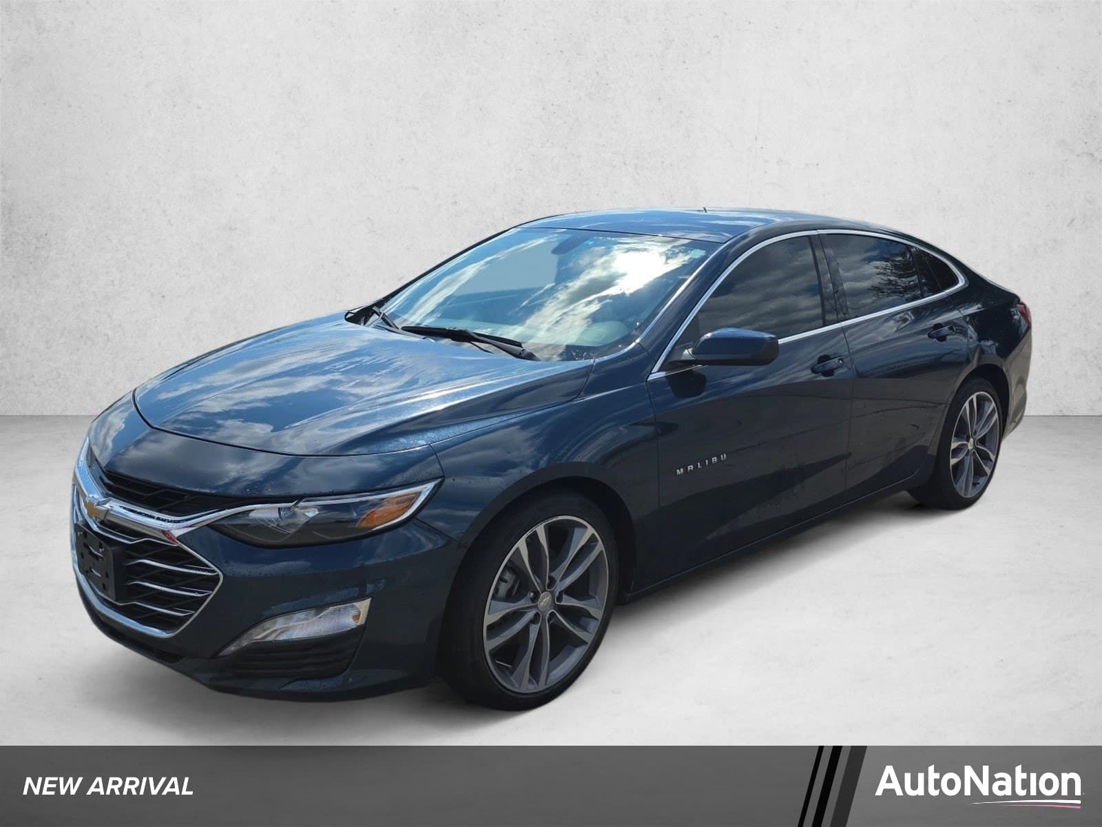 2022 Chevrolet Malibu LT — photo 1 of 23