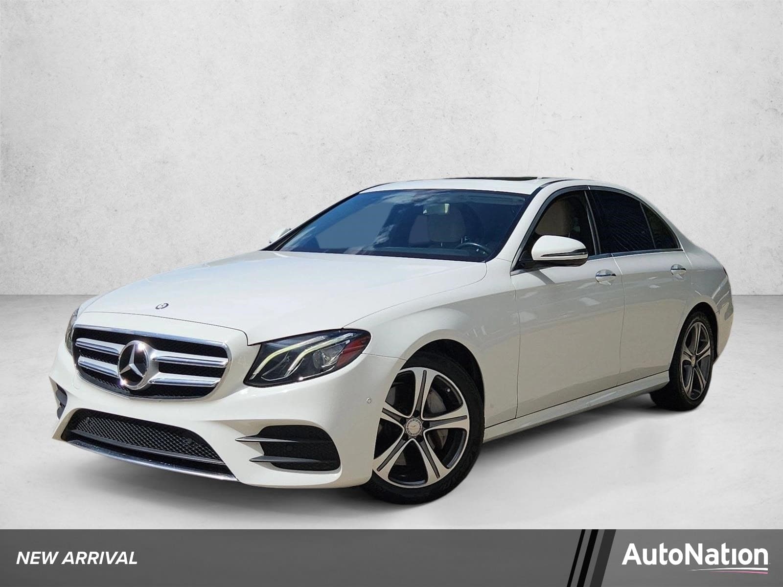2017 Mercedes-Benz E-Class E 300 Luxury — photo 1 of 25