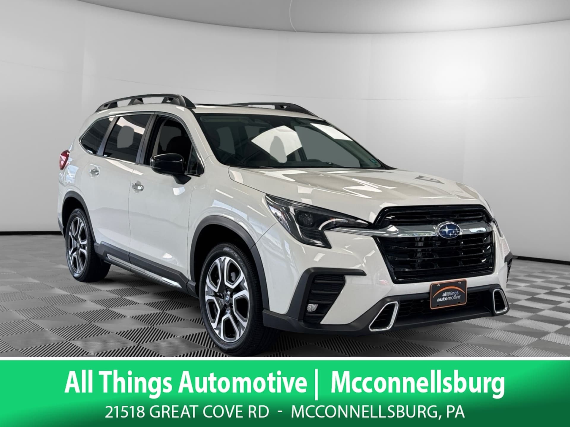 2025 Subaru Ascent Touring — photo 1 of 41