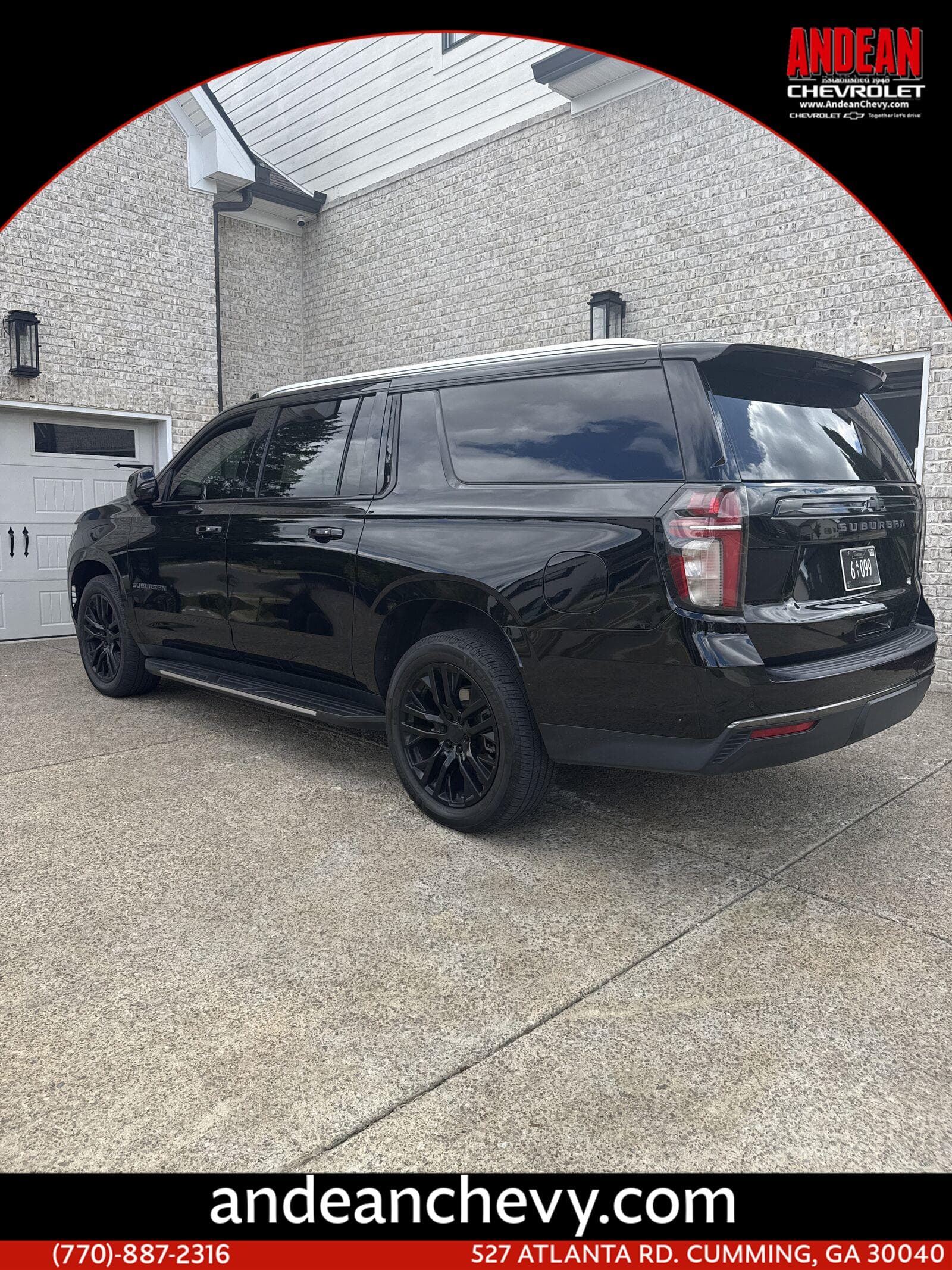 2021 Chevrolet Suburban LT — photo 1 of 8