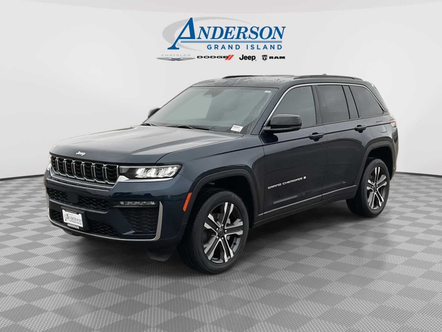 2027 Jeep Grand Cherokee Limited — photo 1 of 37