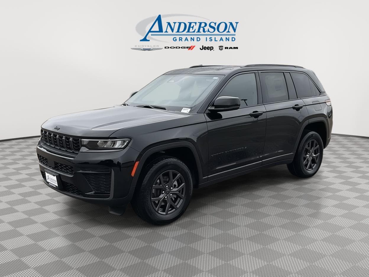 2027 Jeep Grand Cherokee Laredo Altitude — photo 1 of 37