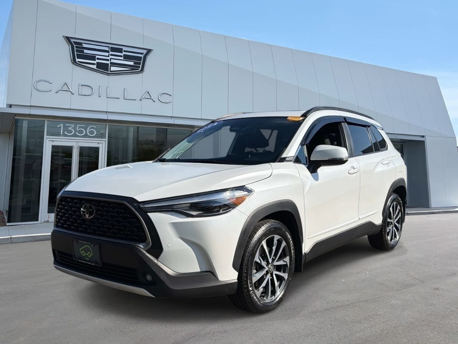 2024 Toyota Corolla Cross XLE — photo 1 of 28