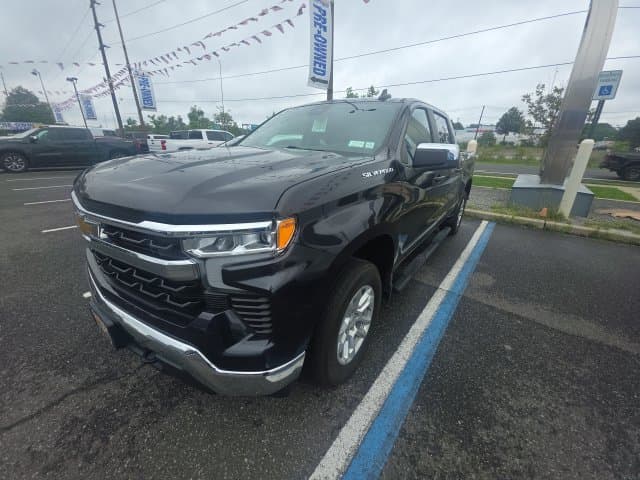 2024 Chevrolet Silverado 1500 Base — photo 1 of 3