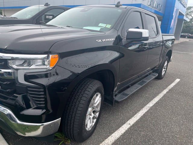 2023 Chevrolet Silverado 1500 LT — photo 1 of 2