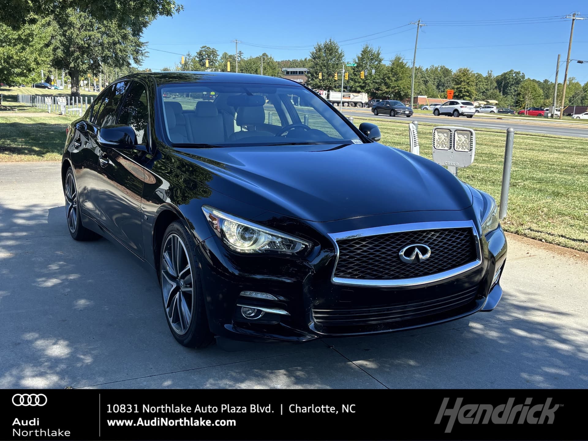 2015 INFINITI Q50 Premium — photo 1 of 38