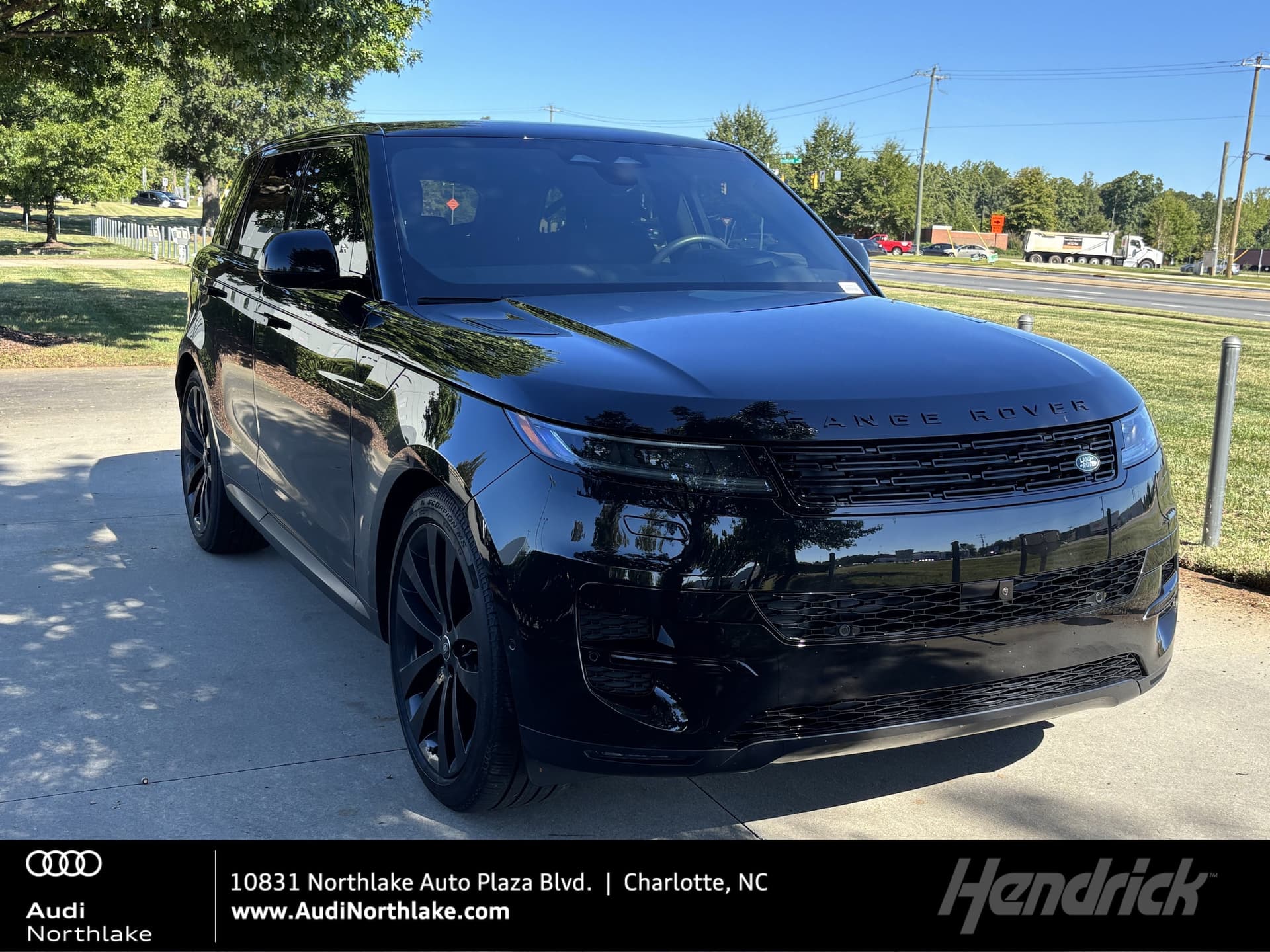 2025 Land Rover Range Rover Sport SE — photo 1 of 38