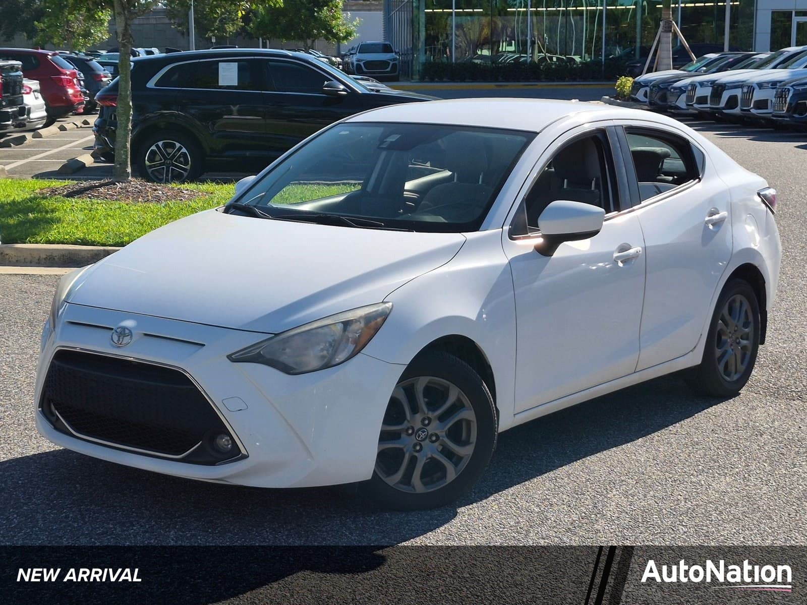 2019 Toyota Yaris Sedan LE — photo 1 of 15