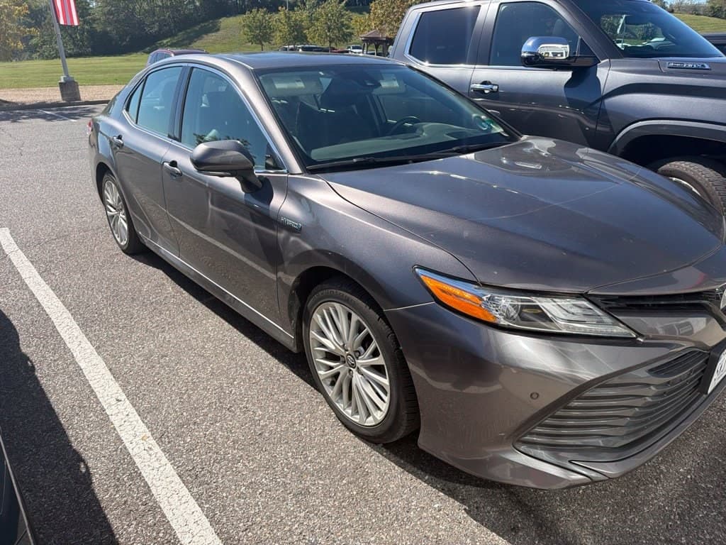 2020 Toyota Camry Hybrid XLE — photo 1 of 6