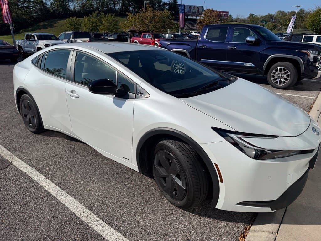 2024 Toyota Prius LE — photo 1 of 5