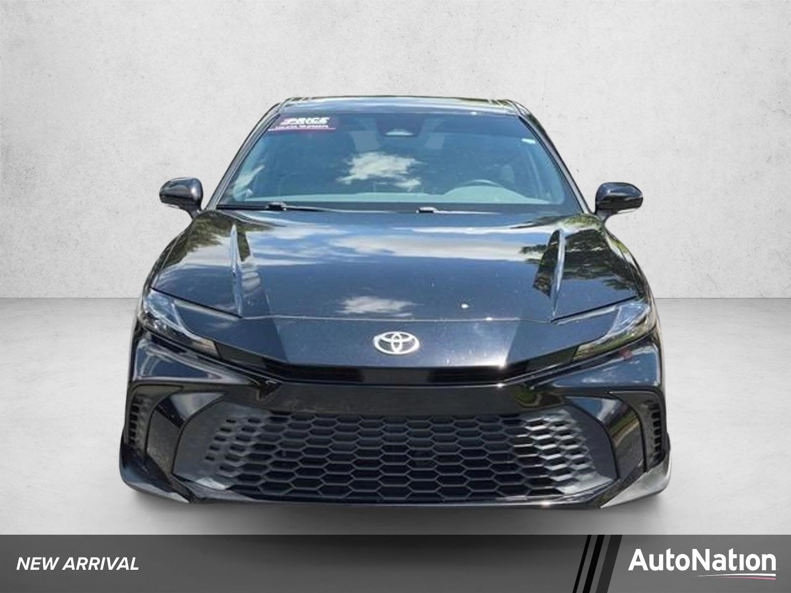 2025 Toyota Camry SE — photo 1 of 22