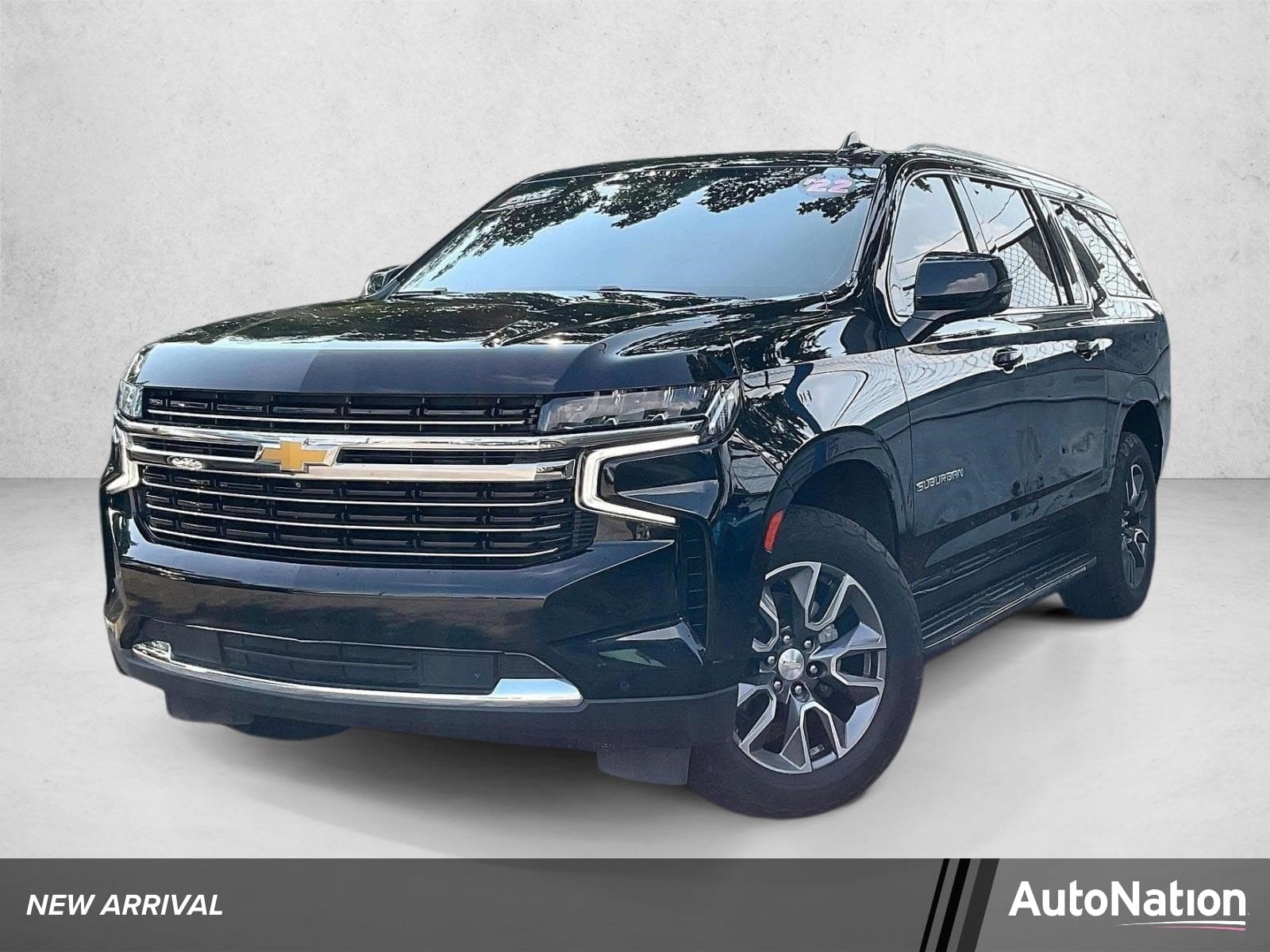 2022 Chevrolet Suburban LT — photo 1 of 30