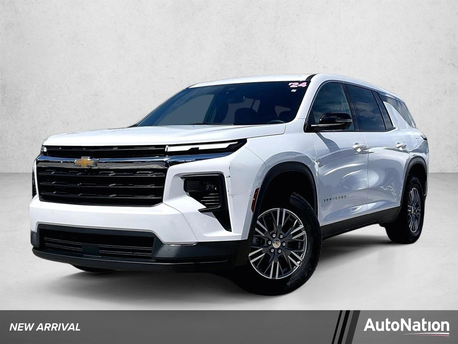 2024 Chevrolet Traverse FWD LS — photo 1 of 30