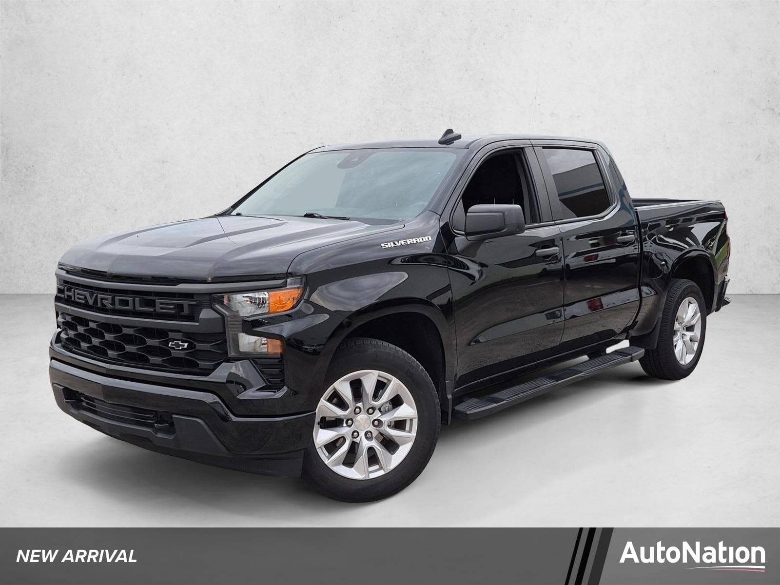 2023 Chevrolet Silverado 1500 Custom — photo 1 of 17