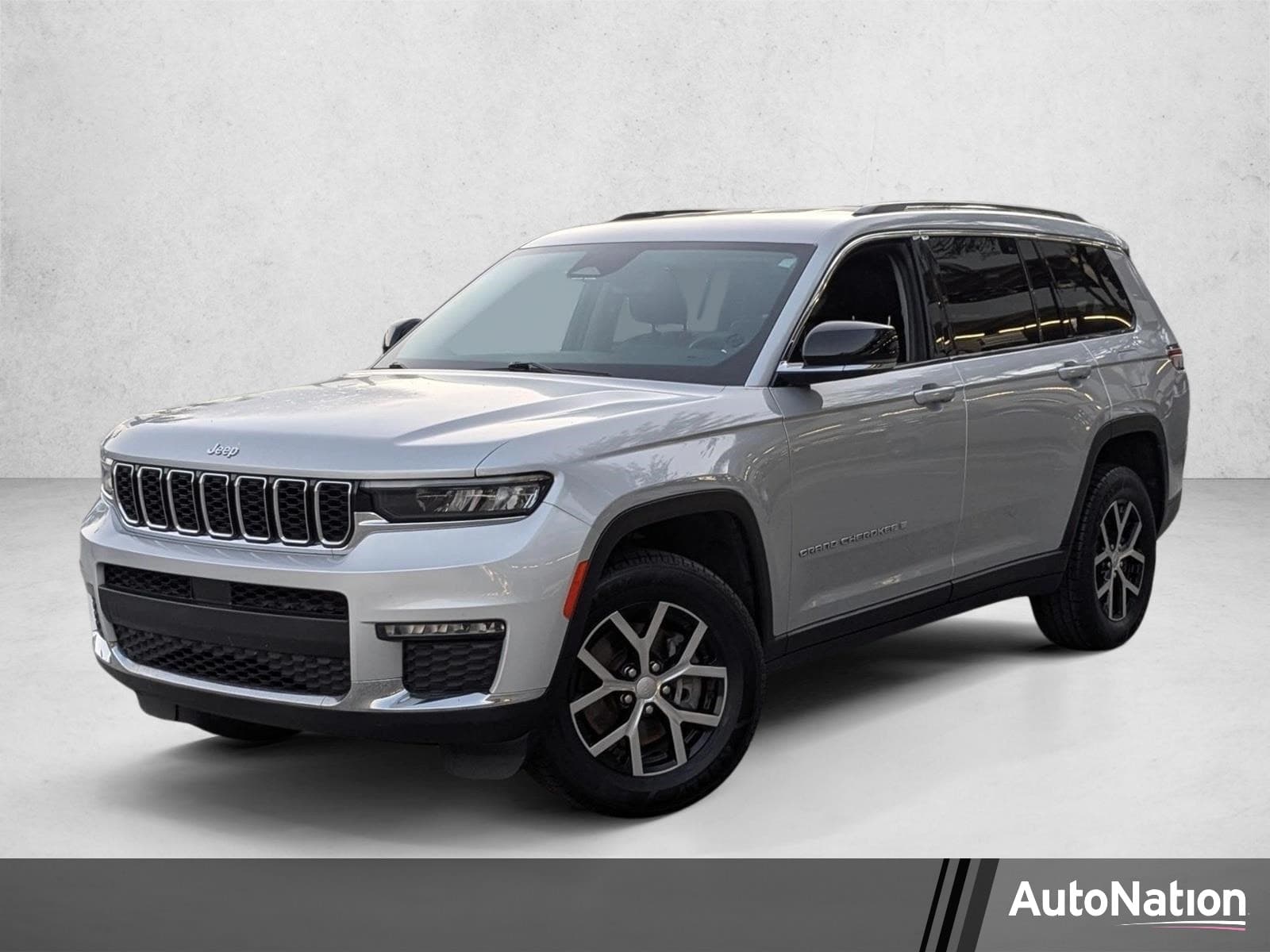 2023 Jeep Grand Cherokee Limited — photo 1 of 26