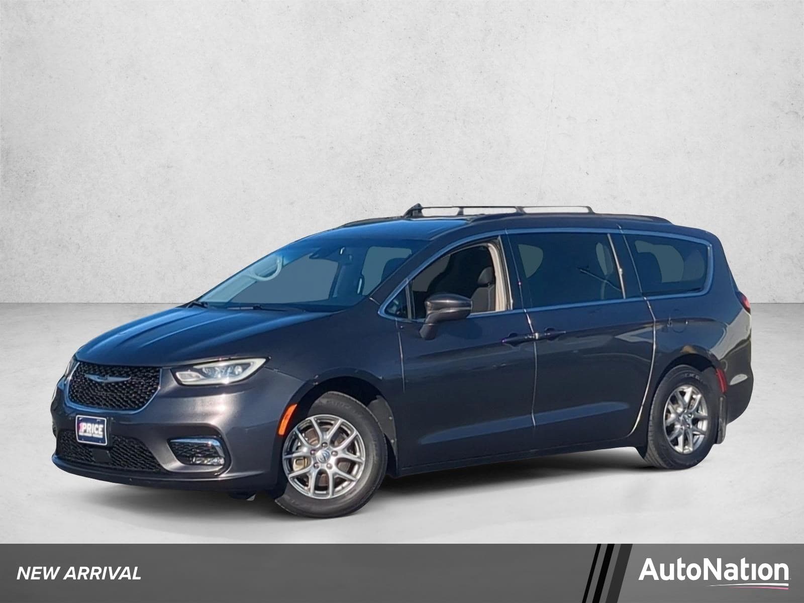 2021 Chrysler Pacifica Touring — photo 1 of 25