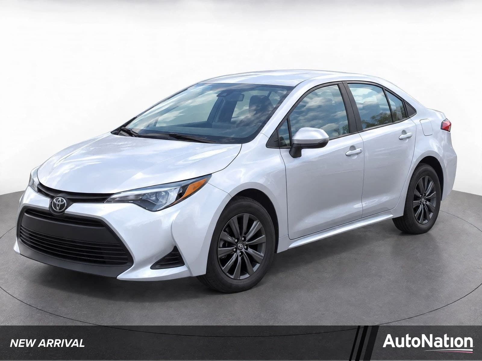 2019 Toyota Corolla LE — photo 1 of 30