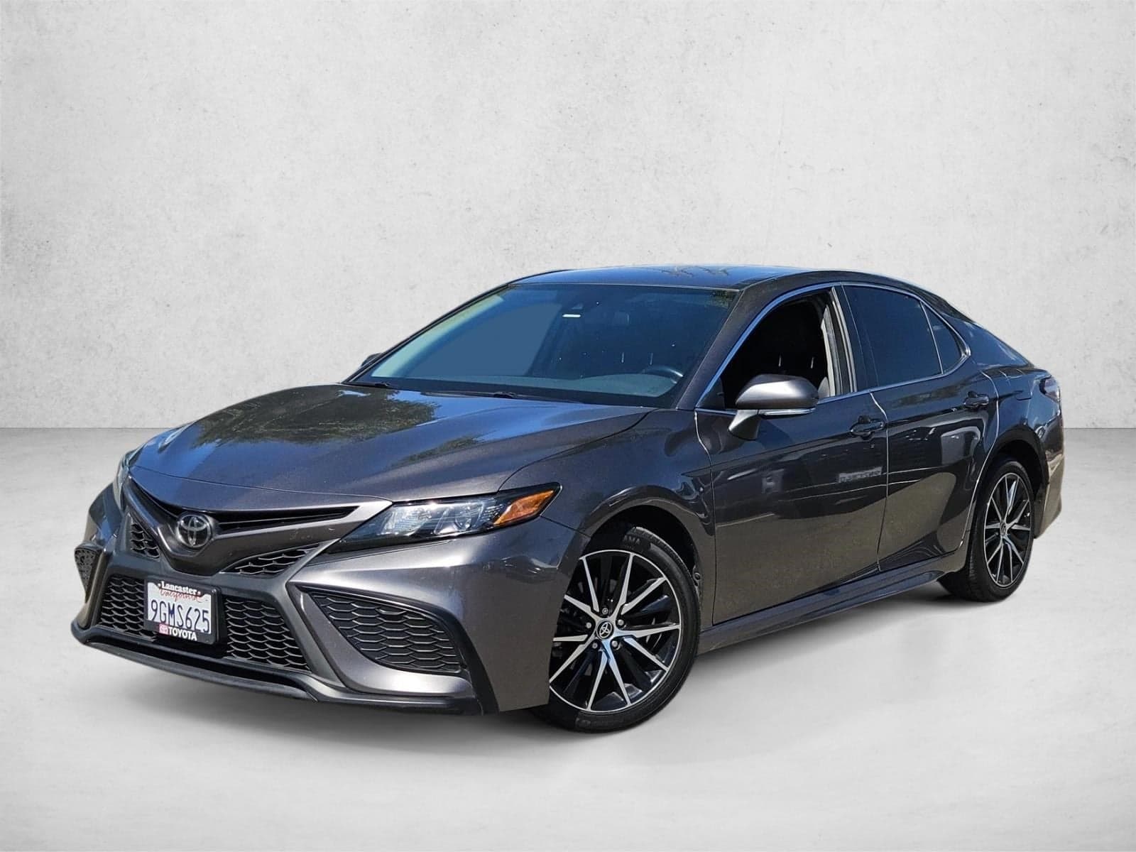 2023 Toyota Camry SE — photo 1 of 15