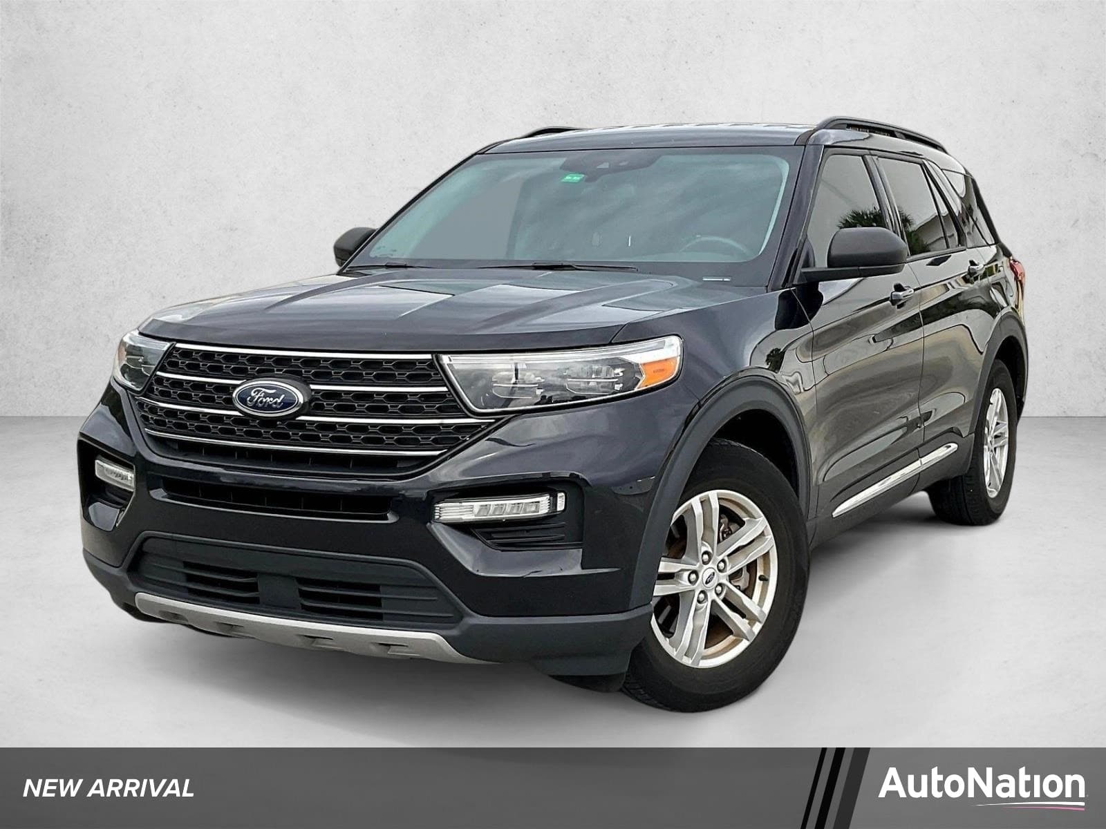 2023 Ford Explorer XLT — photo 1 of 30