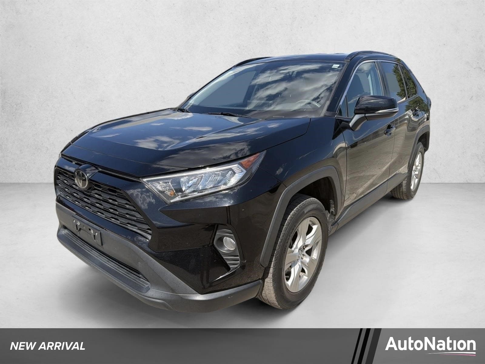 2021 Toyota RAV4 XLE — photo 1 of 25
