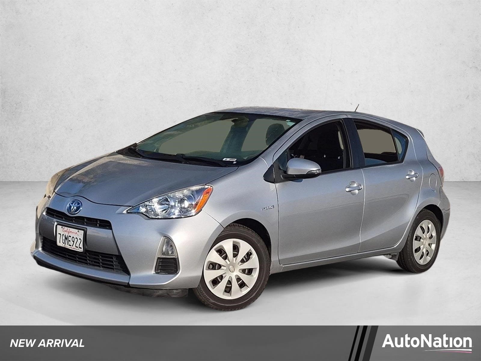 2014 Toyota Prius c Two — photo 1 of 15